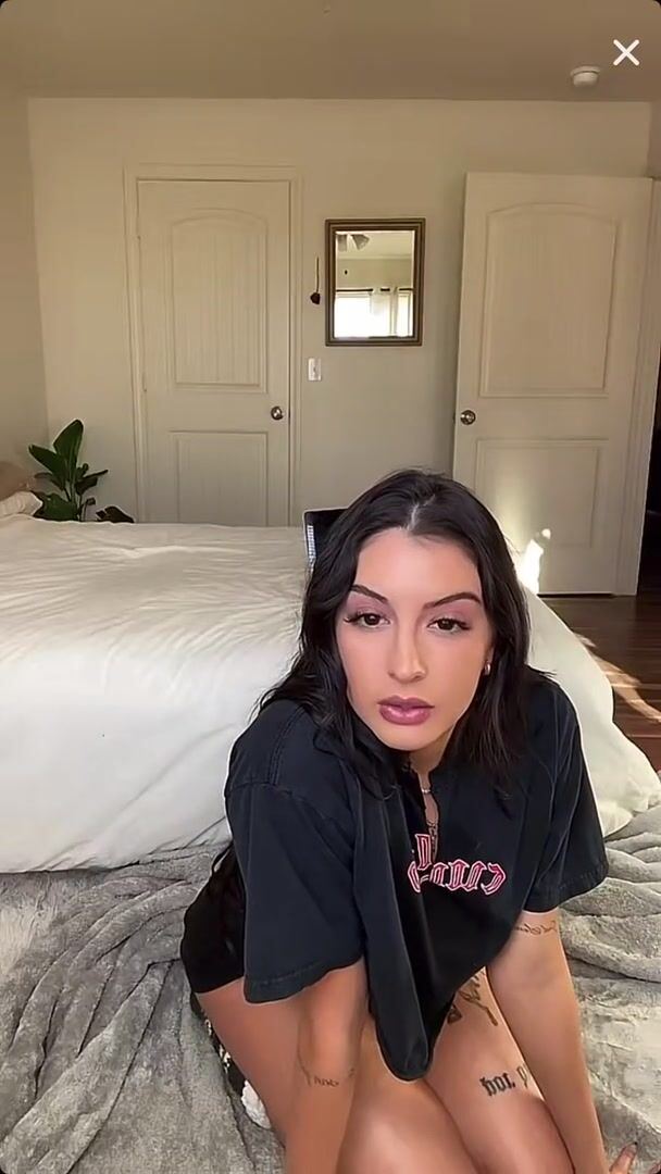 Sweet Aliya nipslip on TikTok live