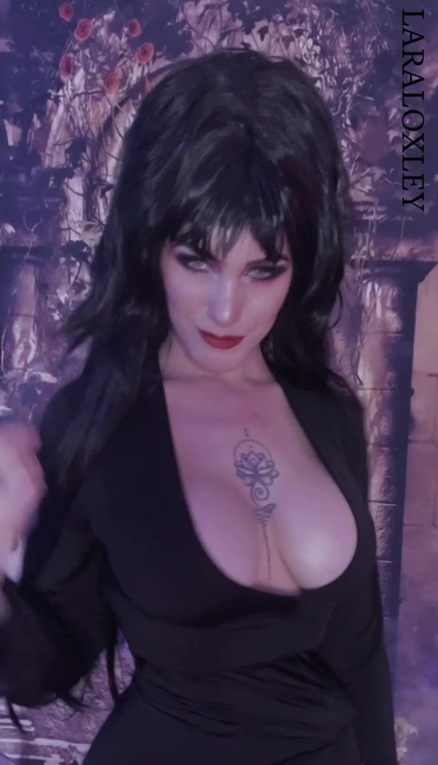 My Elvira cosplay, doess it suit me?